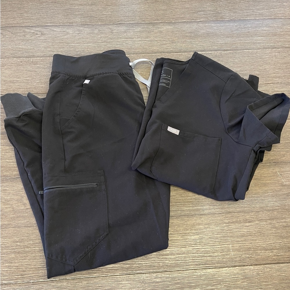 Figs Scrub Set